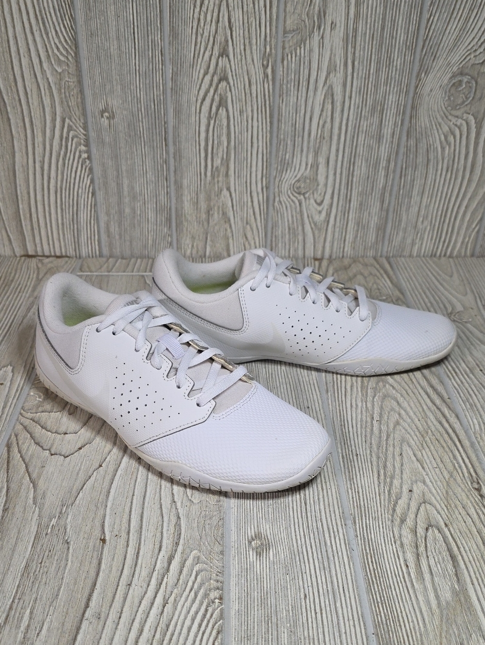 Nike White Sideline IV Cheerleading Shoes Womens Size 7.5